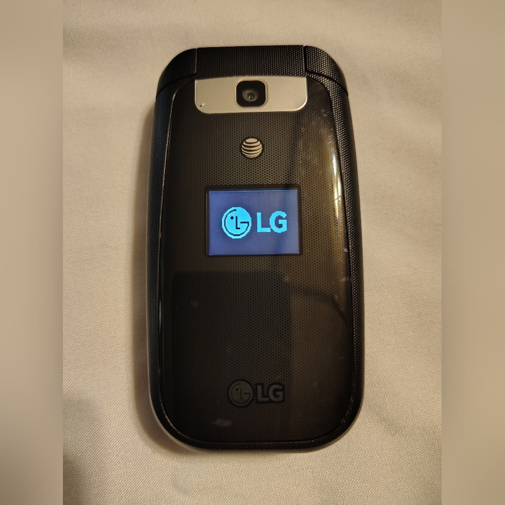 LG True B470 Black and Gray Cellular Flip Phone Like New Working Condition